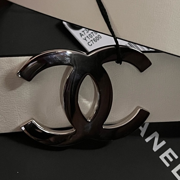 CHANEL ❤️🔥❤️🔥NEW CC LOGO REVERSIBLE BLACK AND WHITE LEATHER BELT Size 80 - Picture 13 of 16
